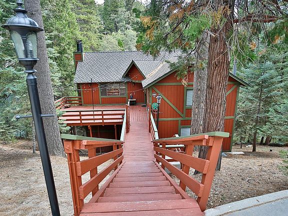 3rd image of 26245 Thunderbird Dr