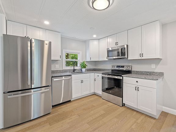 4th image of 20 Kendell Ln