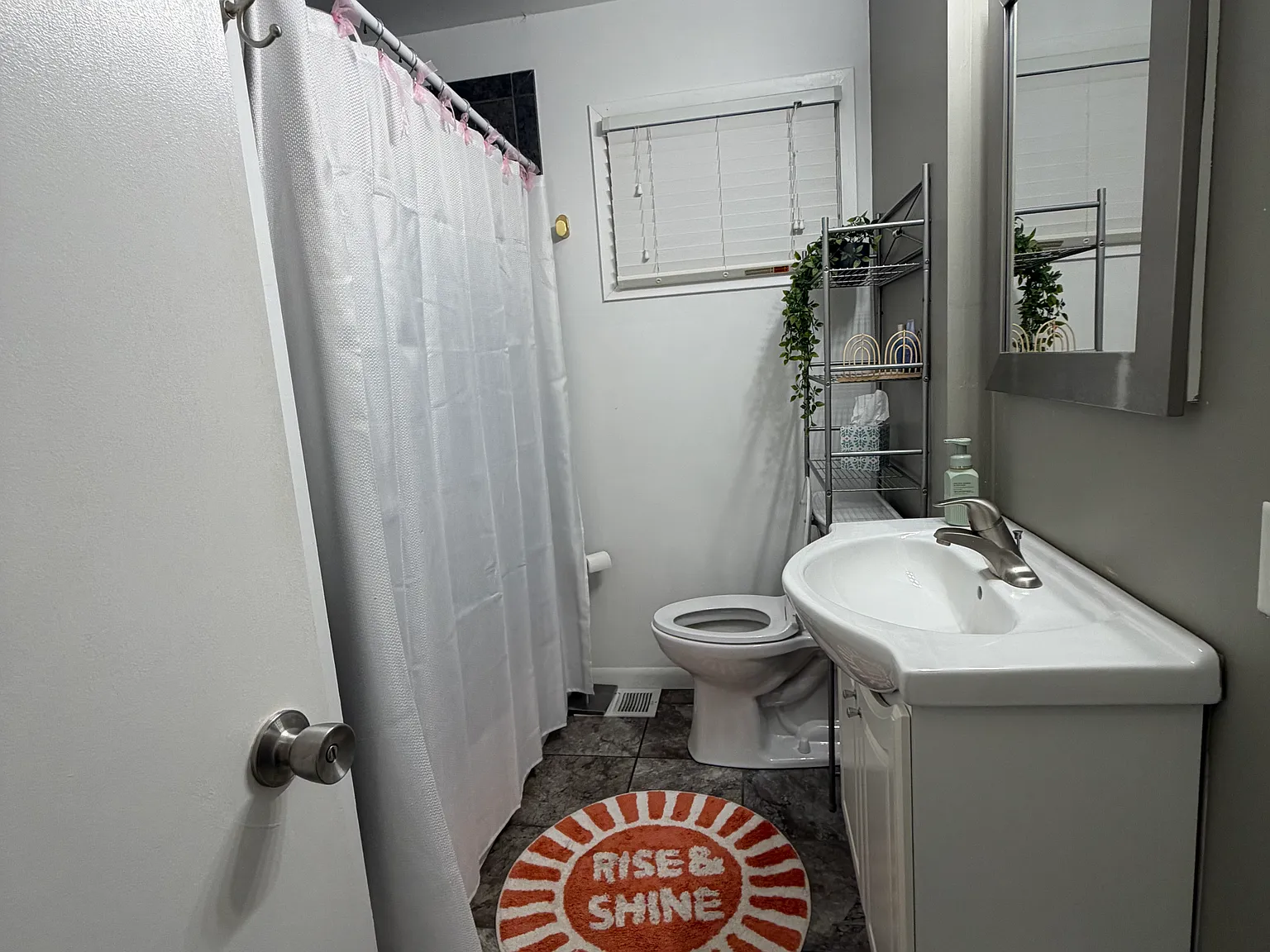 4 bed, 1748 sqft, $2,795 — Photo 2