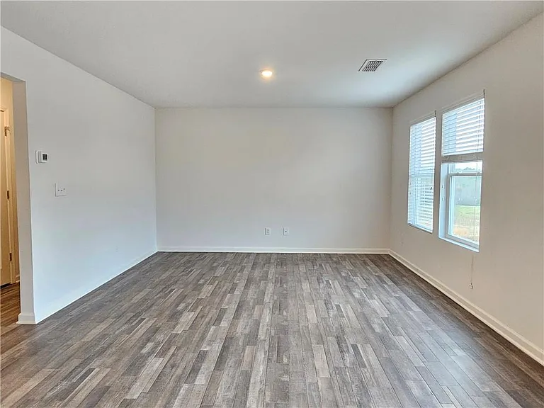 504 Pemberton St — Photo 10