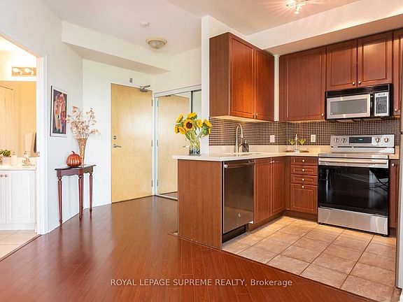 2nd image of 220 Burnhamthorpe Rd W #302