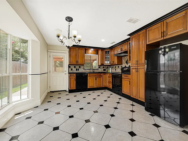 4806 Hickorygate Dr — Photo 6