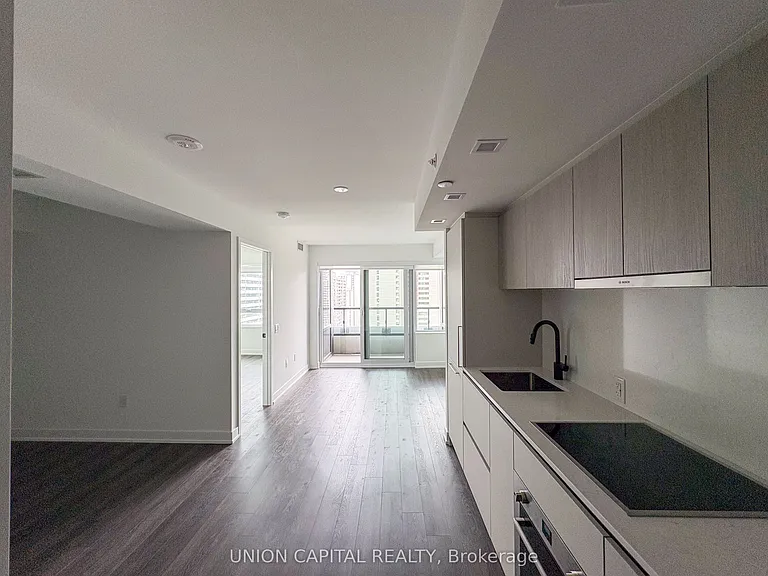 609 Sherbourne St #1901 — Photo 2