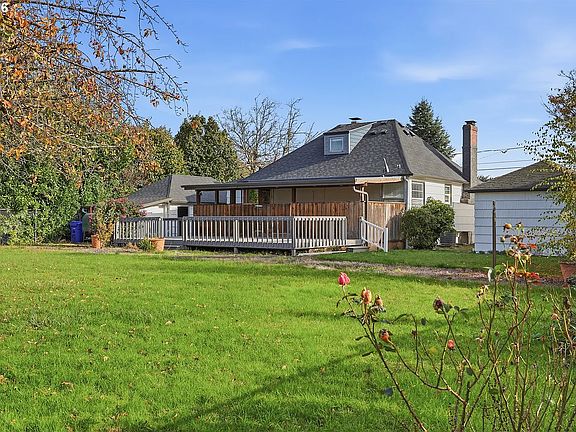 3rd image of 415 SE 94th Ave