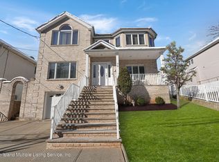 30 Bayview Ave, Staten Island, NY 10309