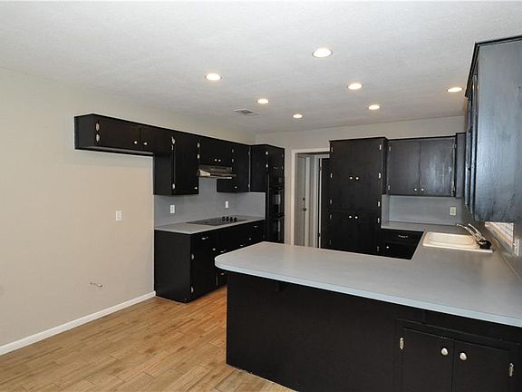 5th image of 10608 Fountainbleu Cir