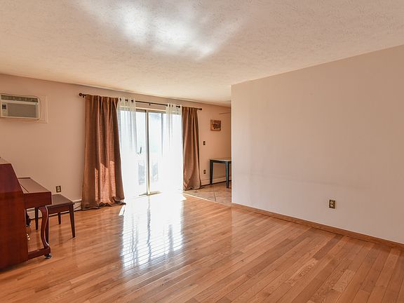 4th image of 1390 Golden Gate Blvd APT 202