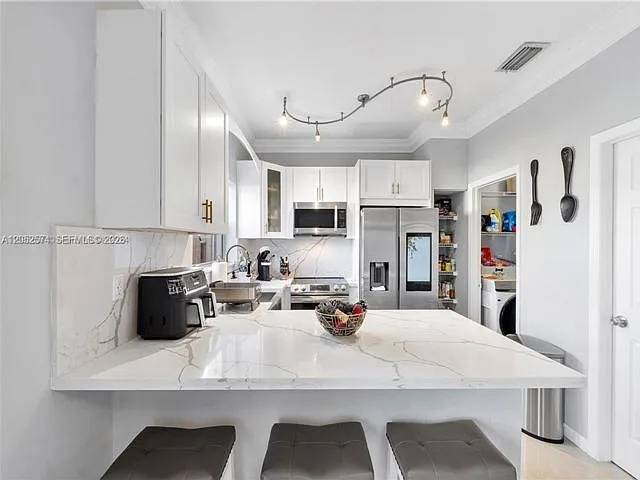 4960 SW 136th Ave — Photo 2