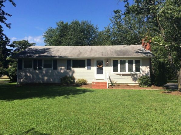 207 Ash Ln