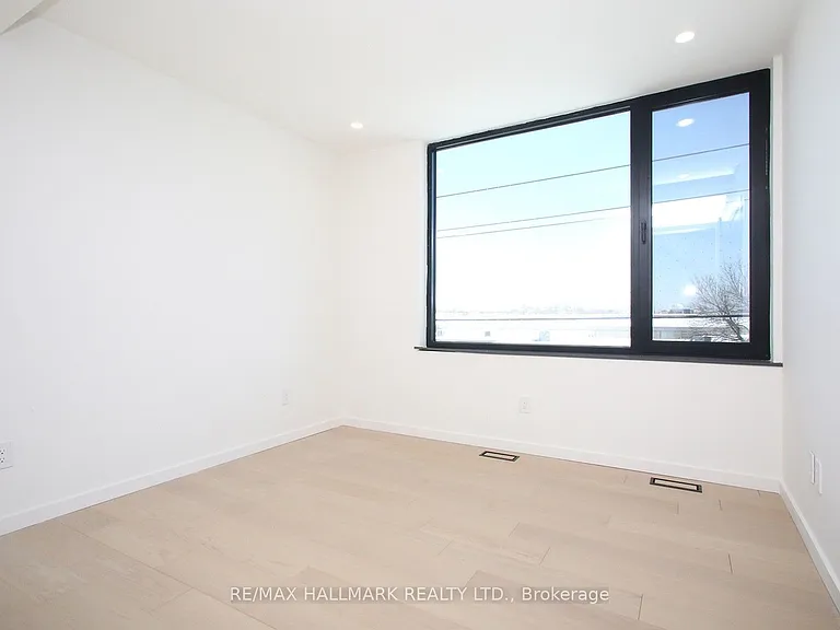 2 Owen Dr — Photo 16