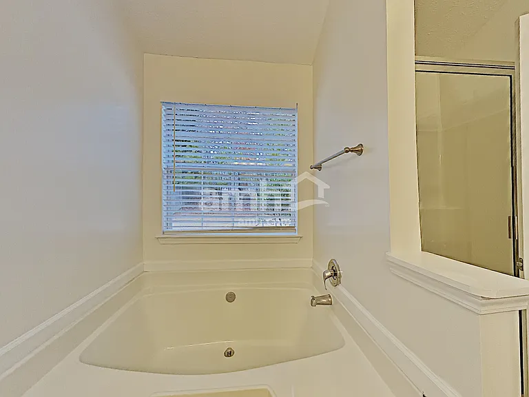 2462 Heatherton Ct — Photo 14