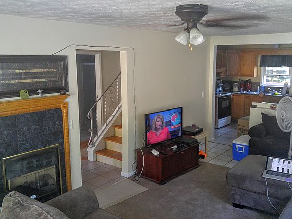 New carpet & Fireplace