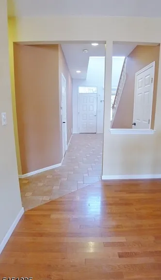 370 Summerhill Dr — Photo 2