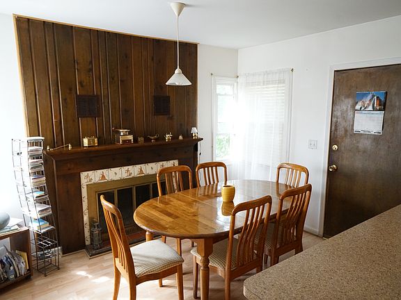 3rd image of 209 Oakwood Dr