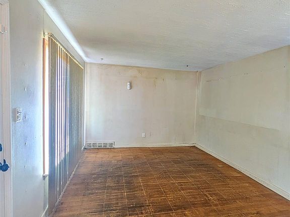 3rd image of 26872 Colgate St