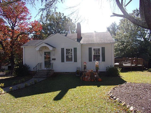 1st image of 230 E Laurel Ave