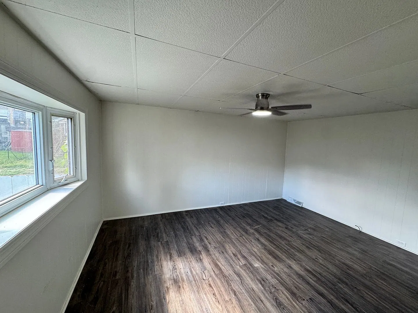 Charming 2 bedroom home in McKees Rocks available now! — Photo 3