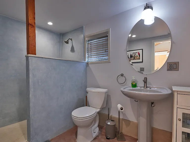2025 Bush Dr — Photo 5