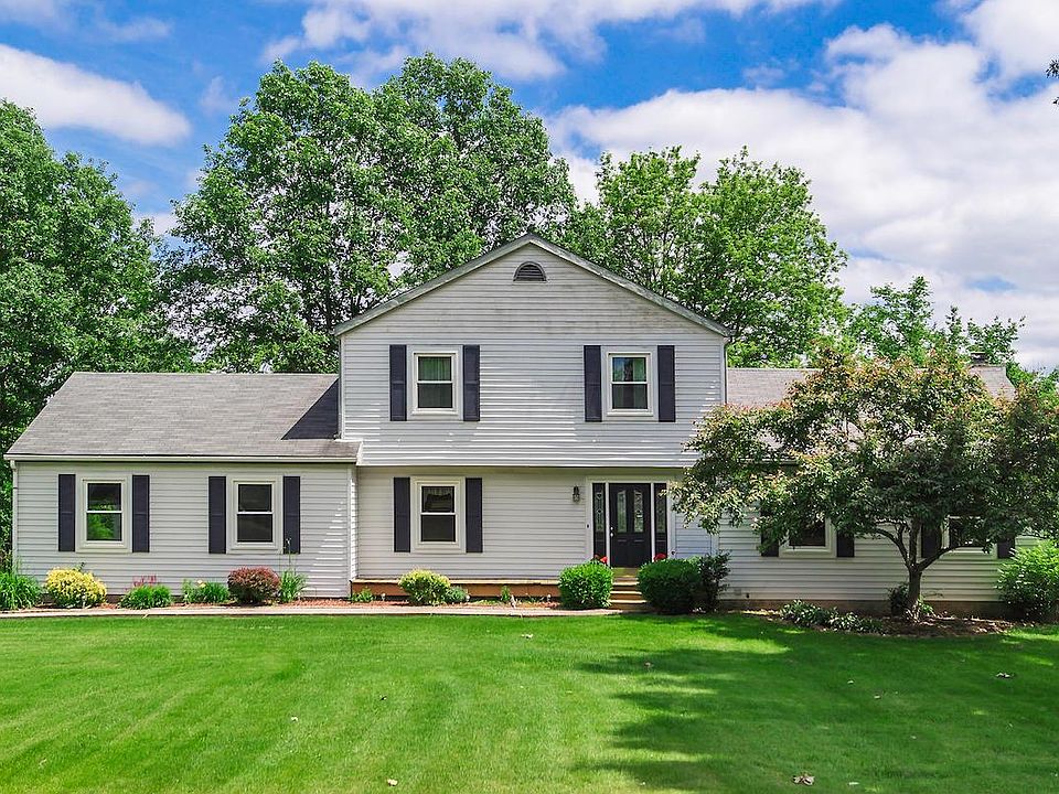 1st image of 325 Chateaugay Dr SW
