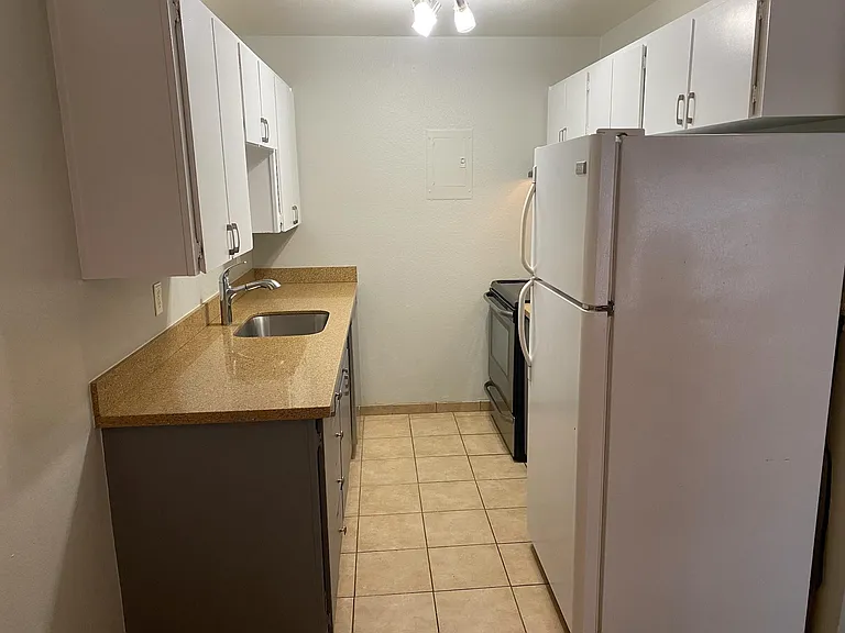 401 Taylor Ave NW #7 — Photo 2