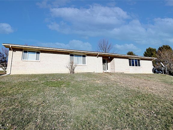 2nd image of 125 Meadowood Dr