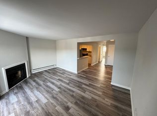 4253 Jennifer Ln APT 2C, Arlington Heights, IL 60004