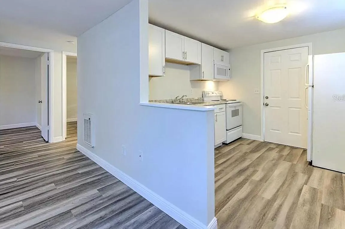 2 bed, 650 sqft, $1,600 — Photo 2