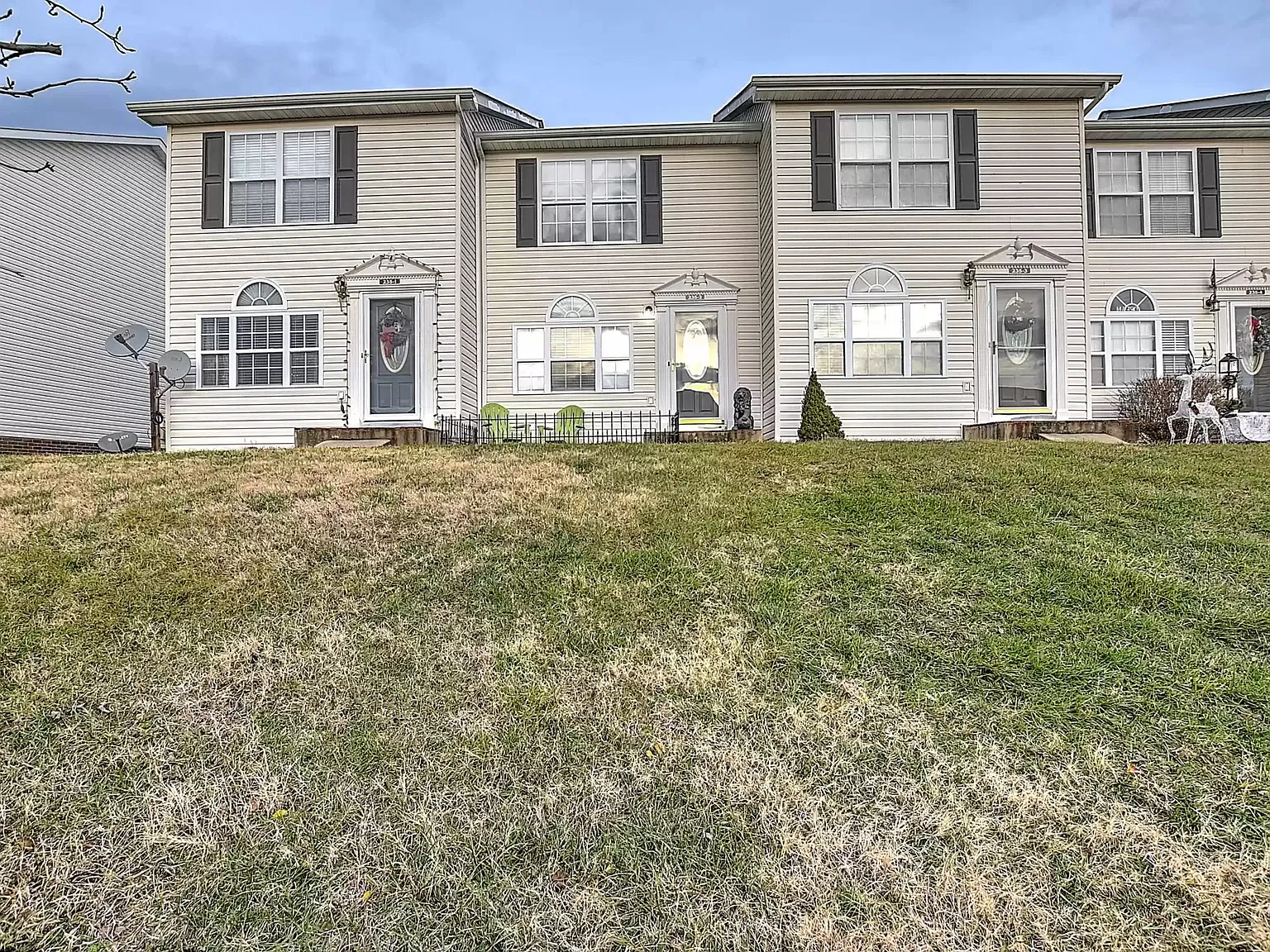 235 Amanda Lane - 2 — Photo 1