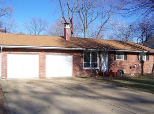 825 Tyson Dr, Florissant, MO 63031