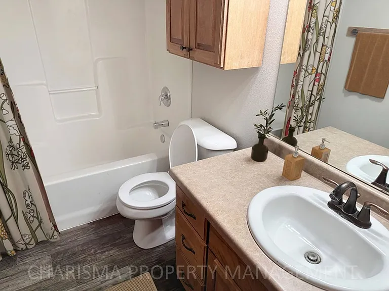 5505 W Rebecca St — Photo 32