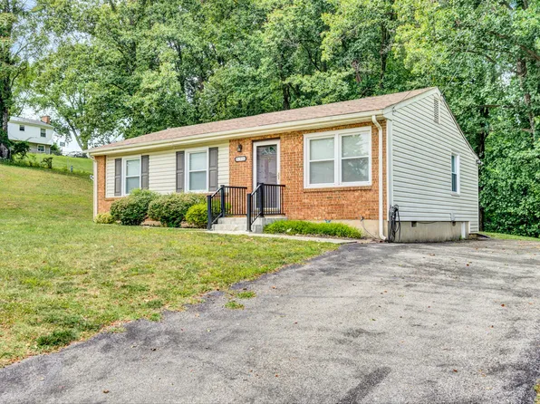 596 Stacie Dr, Vinton, VA 24179