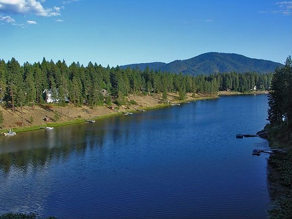 72 ' of frontage on Avondale Lake