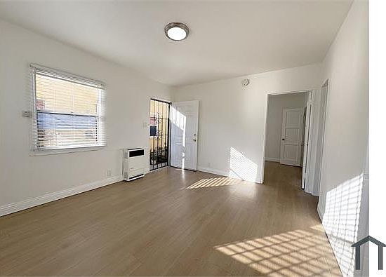 4th image of 1500 W Florence Ave APT 1