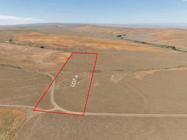 4 Turpin Rd, Mabton, WA 98935