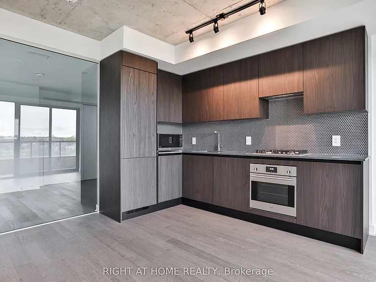 2720 Dundas St W #512 — Photo 4