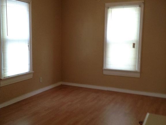5th image of 215 Pleasant Ave