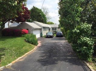 32 Birch St #COTTAGE, Locust Valley, NY 11560