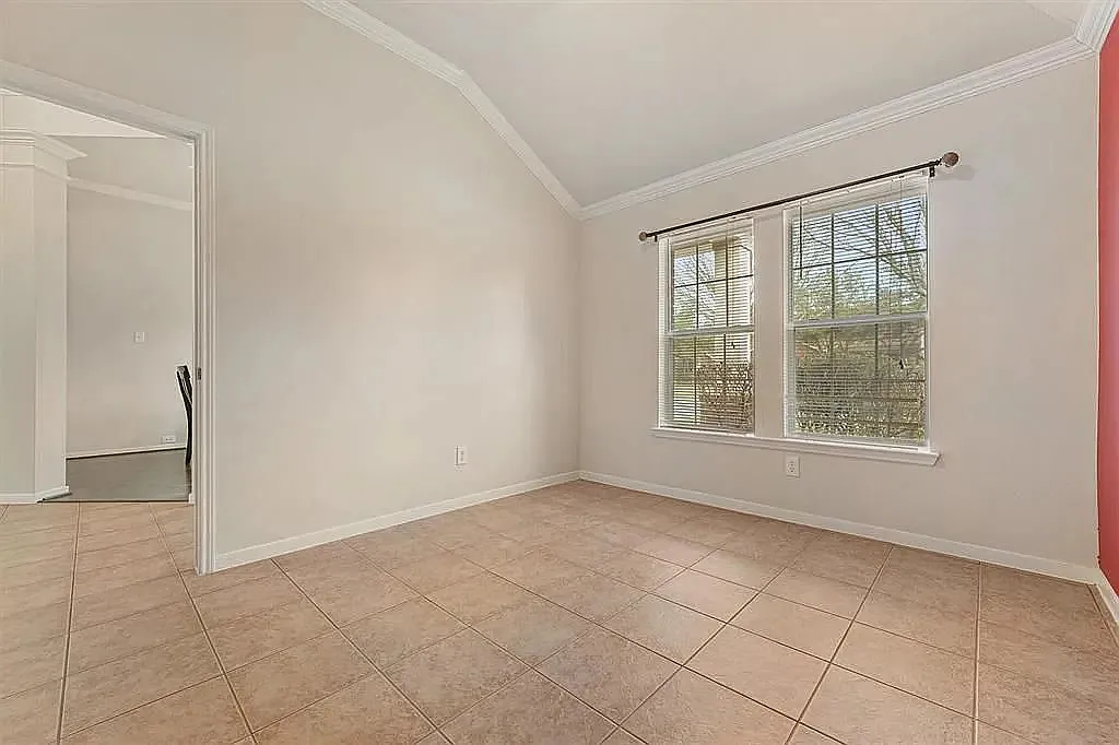 3 bed, 2030 sqft, $2,100 — Photo 4