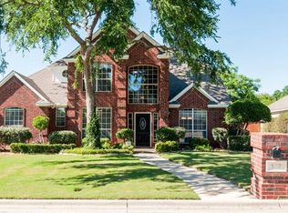 312 Montreal Dr, Hurst, TX 76054