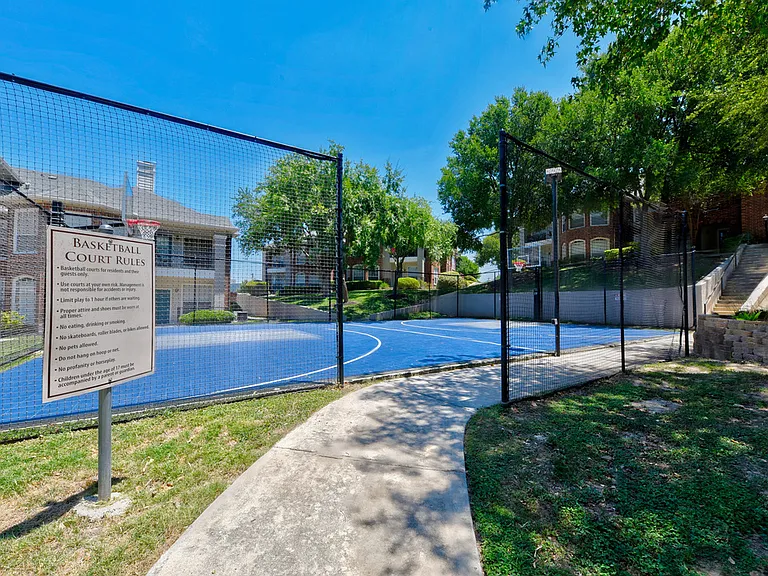 Whispering Creek Villas Apartment Homes — Photo 11