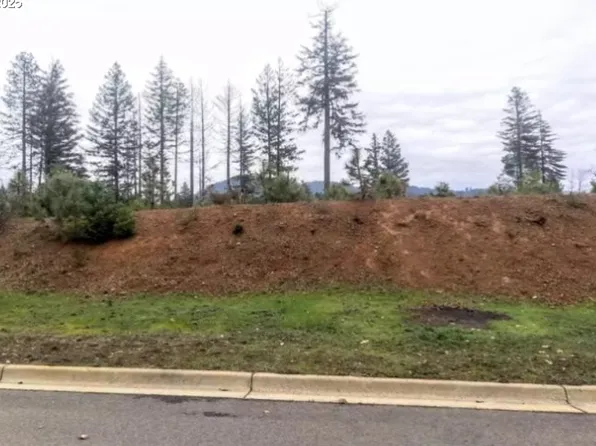 1304 Green Valley Dr, Cave Junction, OR 97523