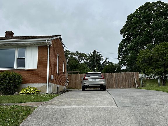2nd image of 929 Glenmore Dr