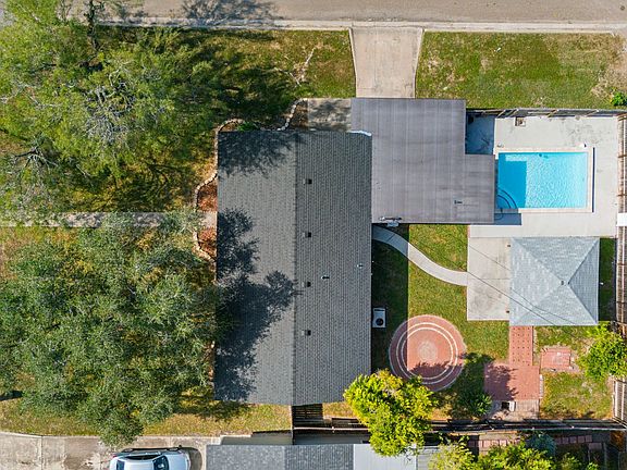 3rd image of 218 W Williamson Ave