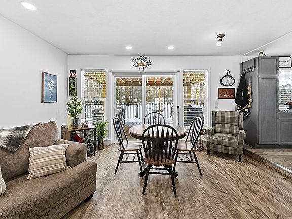 4th image of 8791 Edgehill Rd