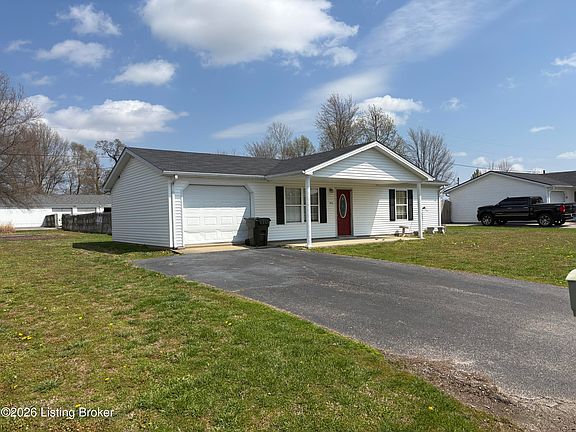 3rd image of 104 Carolyn Ln