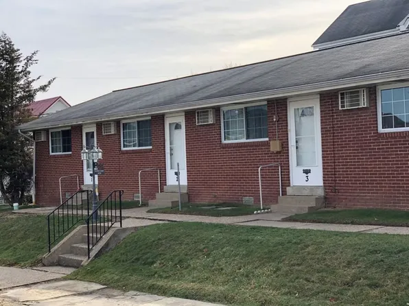 420 Foster St APT 2, Greensburg, PA 15601