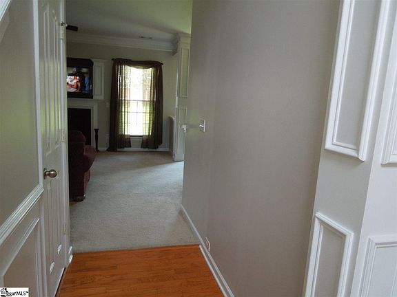 3rd image of 18 Nut Leaf Ln