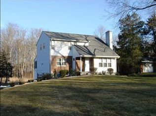 14 Deer Run Rd, Poughkeepsie, NY 12603