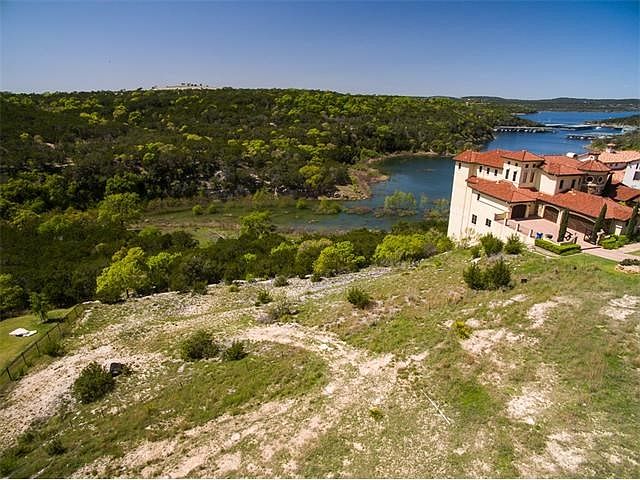 Perfectly Private Location in Rough Hollow on Lake Travis in Austin, TX