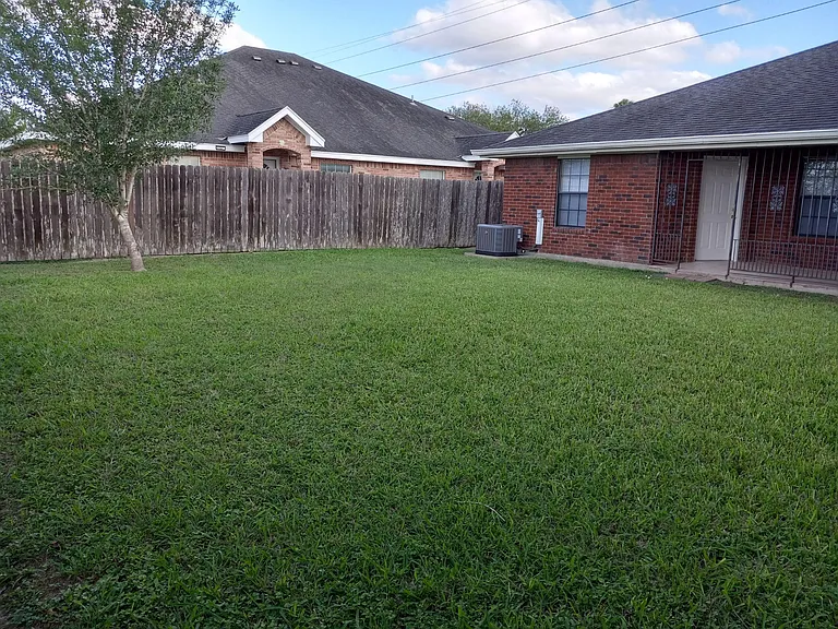 109 E Dominion Dr #B — Photo 3